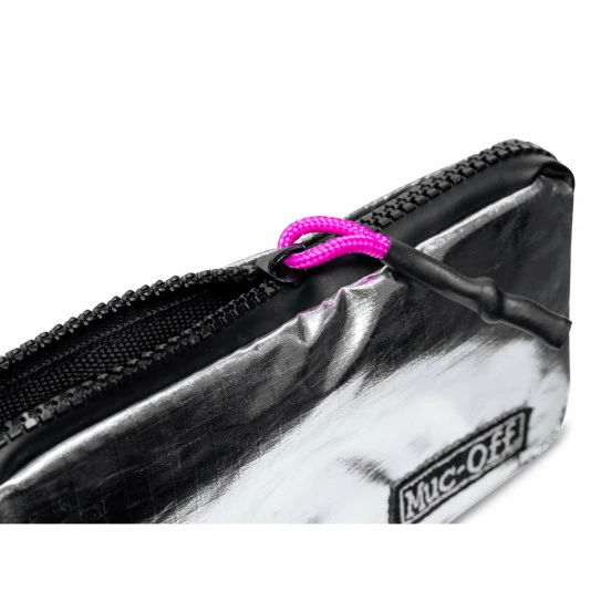 MUPACASSL Essential Case Silver 1 MUPACASSL Essential Case Silver